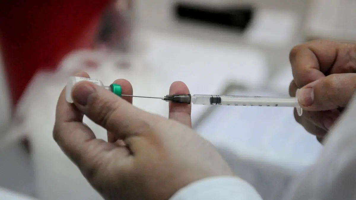 En “alerta“ por el menigococo, el Ministerio de Salud Pública decidió ampliar su cobertura de vacunación
