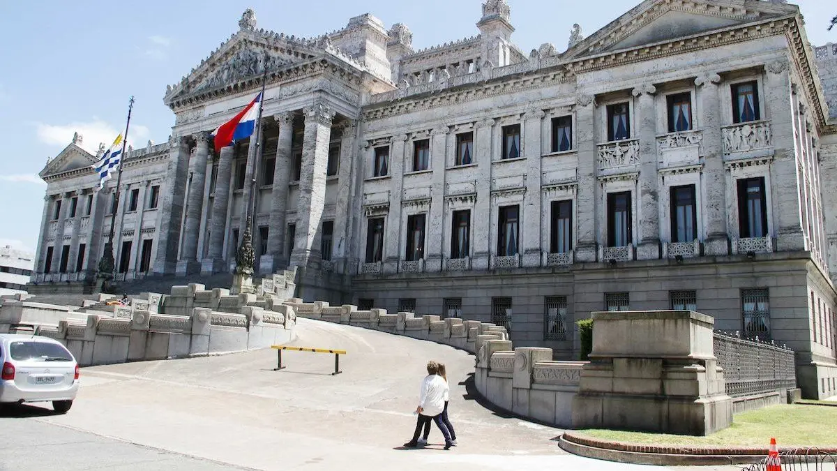 Los tres feriados de julio: conocé el mapa de pagos dobles y asuetos sectoriales para este mes