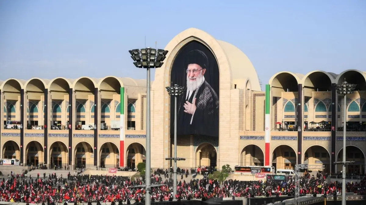 Irán: una multitud interminable participa de las honras fúnebres del ayatolá Alí Jameneí