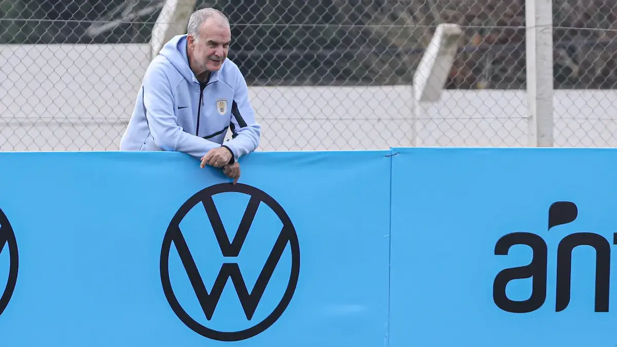 Luego de 27 años, Bielsa brindó un mano a mano y sus respuestas dieron que hablar