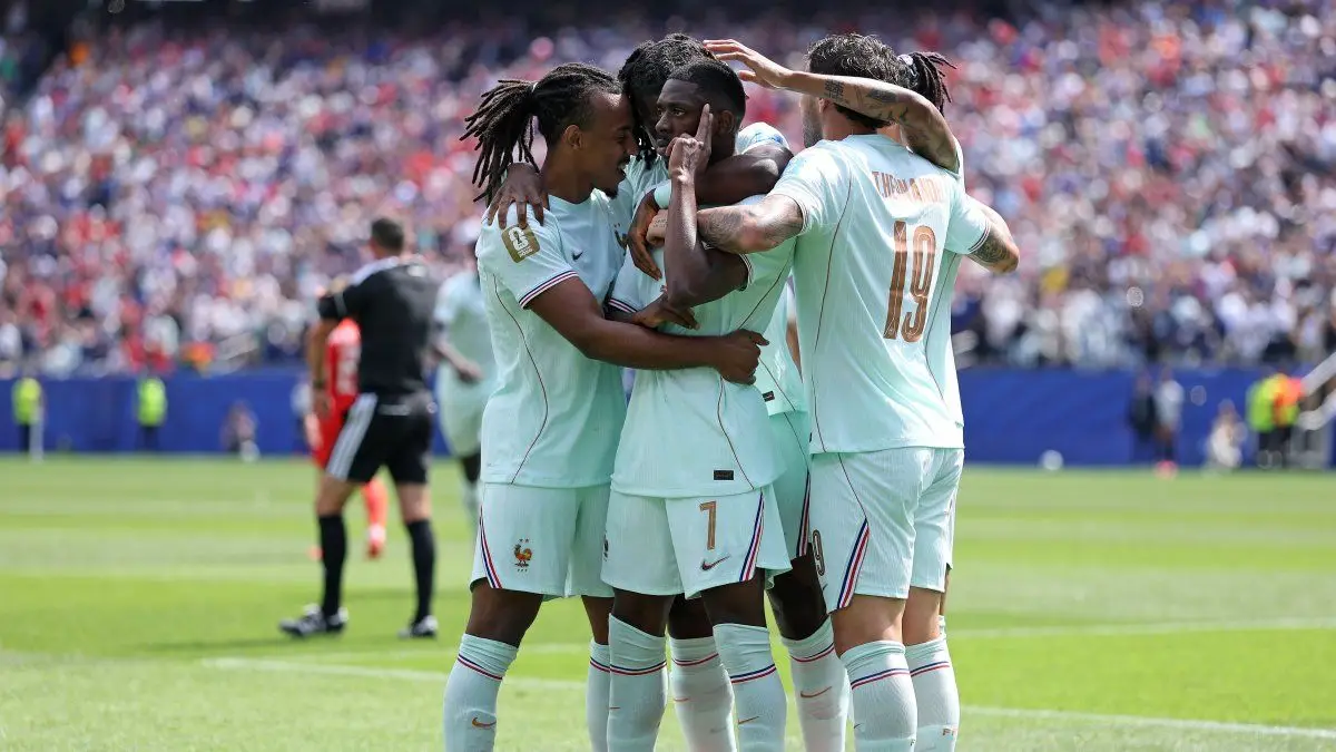 Francia ganó y se quedó con el grupo; Senegal aplastó a Irak y sueña