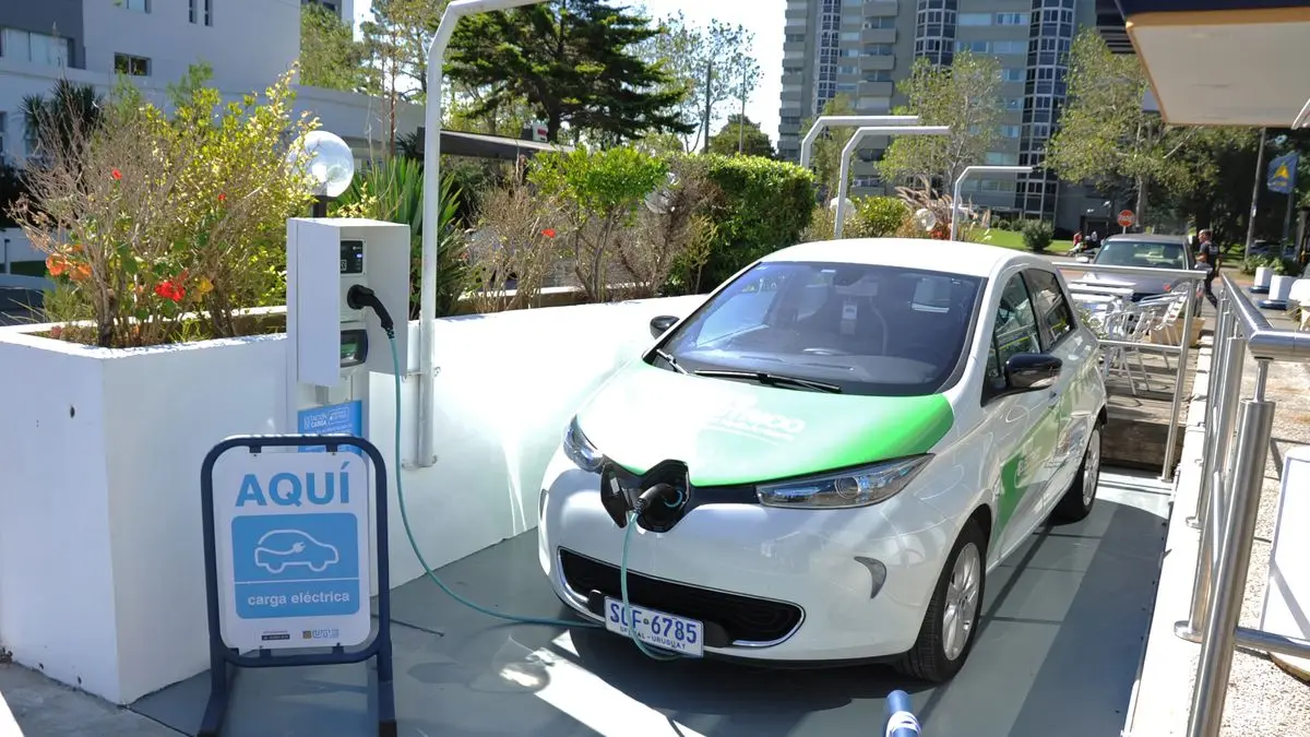 Gobierno decidió gravar con Imesi los vehículos eléctricos según su costo de importación