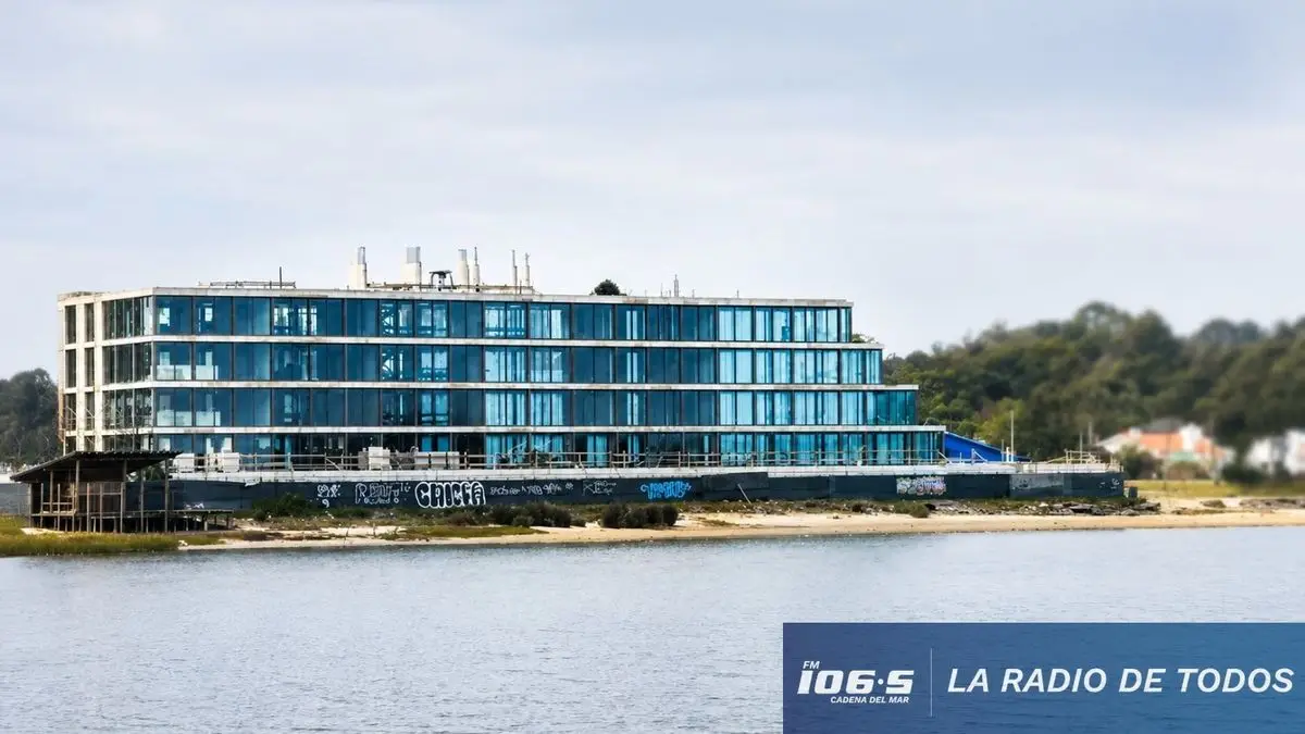 Construyen un edificio arriba del oleoducto