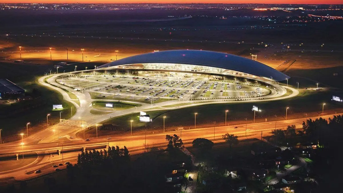 Sistema antiniebla del Aeropuerto de Carrasco comenzaría a operar este viernes