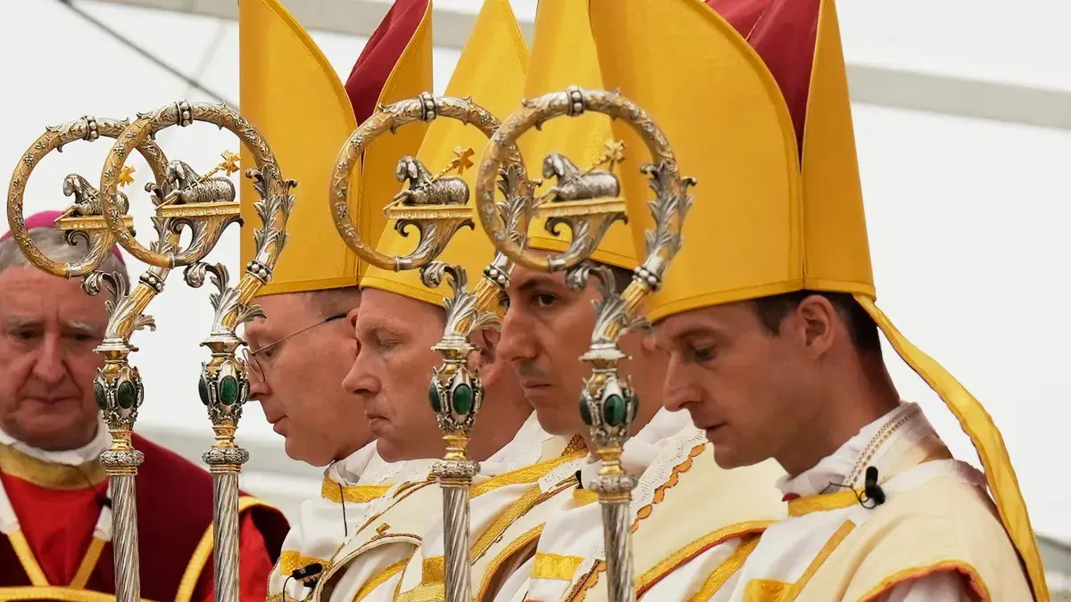 La Iglesia Católica excomulga a la cúpula de la Sociedad de San Pío X y declara la ruptura formal