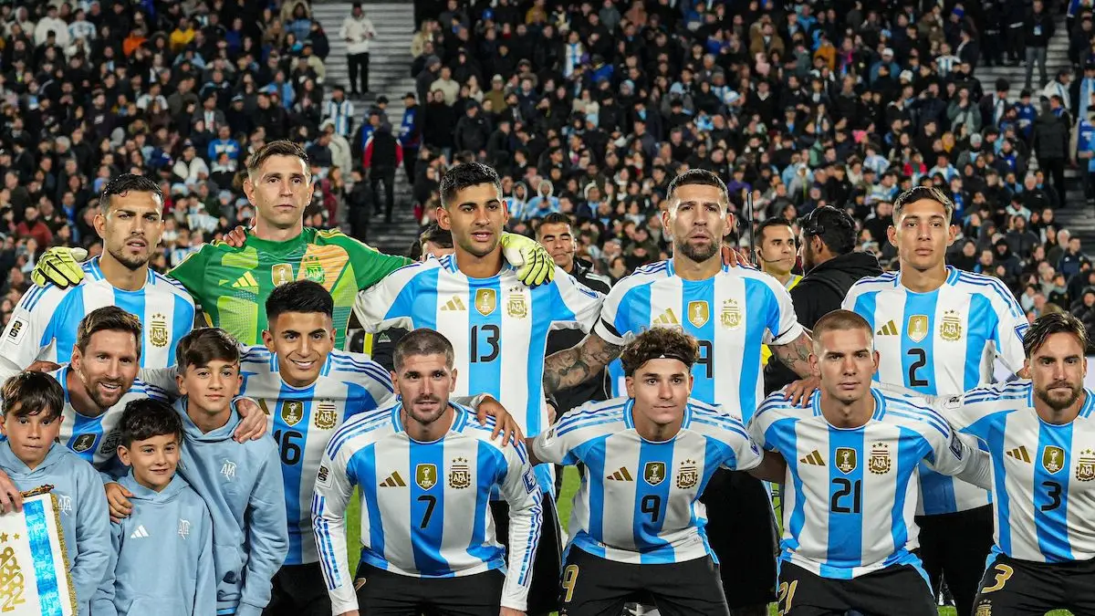 Argentina sale esta noche a defender su título Mundial