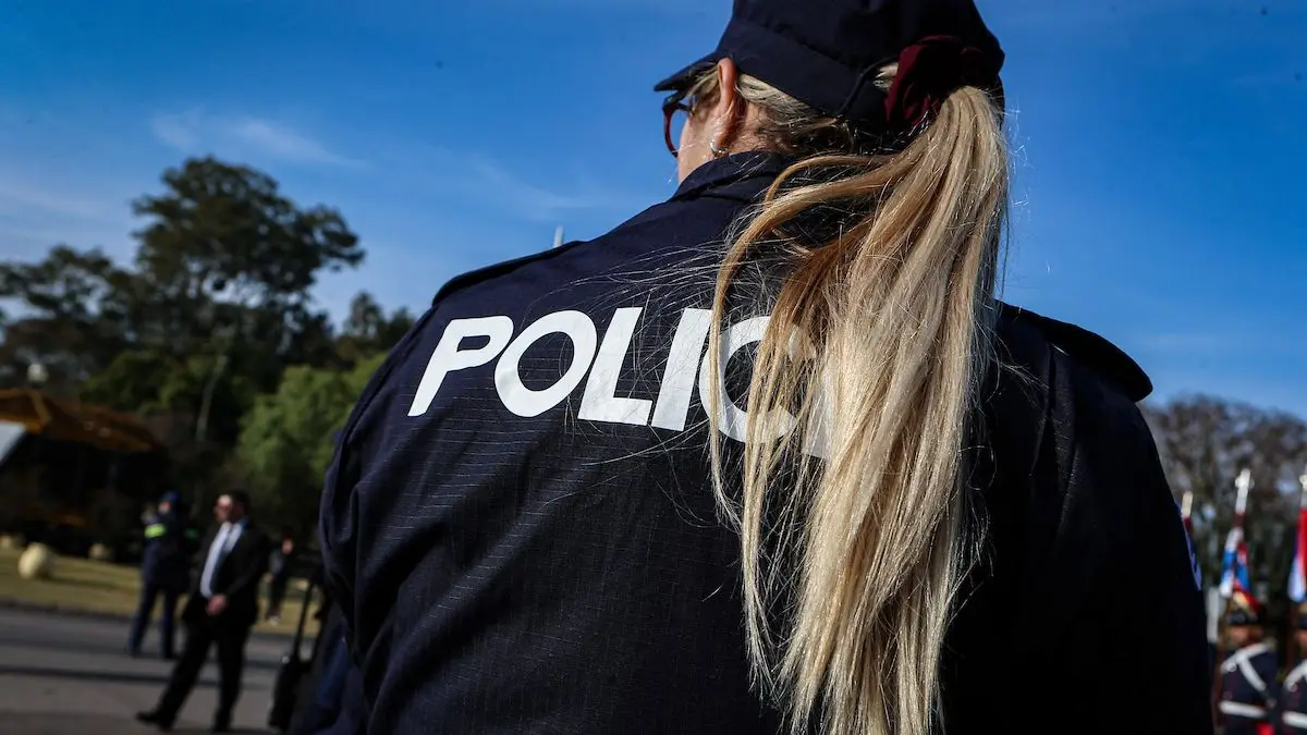 Rapiña a una policía en Plácido Ellauri: le robaron la moto e hirió de bala a adolescente de 13 años