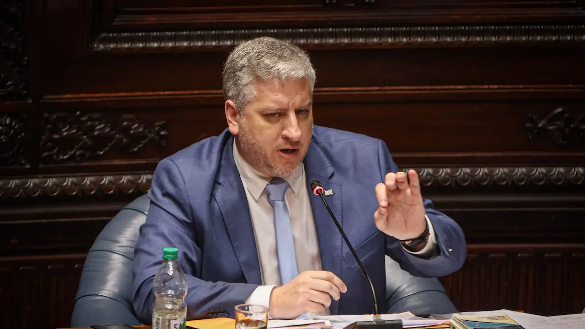 Diputado blanco juega al filo y provoca a la bancada oficialista