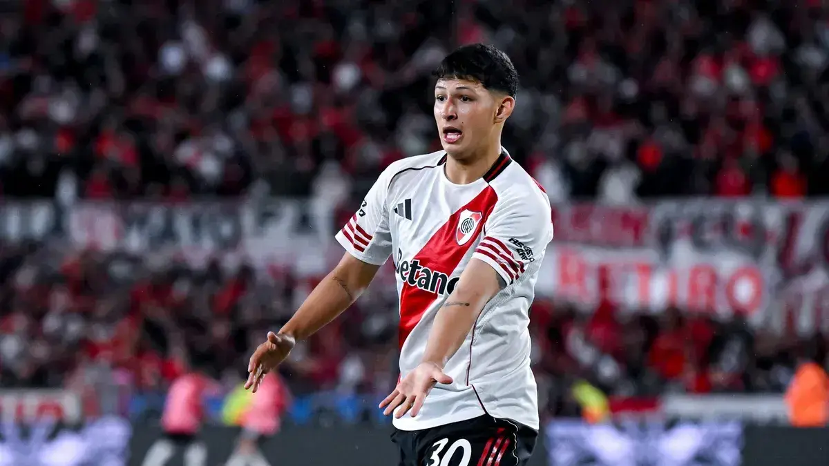 Peñarol se interesó por un extremo de River argentino y negocia con el millonario