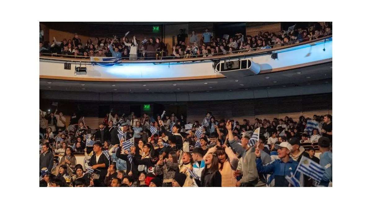 Fiesta celeste en el Sodre: 1.500 estudiantes coparon el Auditorio Nacional en el debut de Uruguay