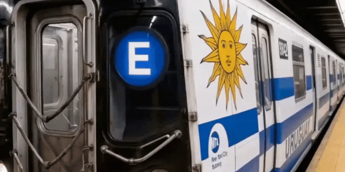 ¿Por qué el metro de Nueva York se vistió hoy con la bandera de Uruguay?