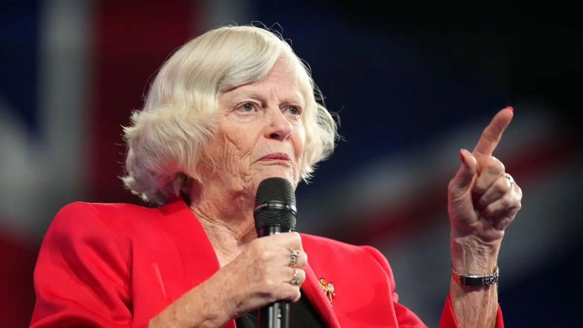 Las incógnitas sobre el asesinato de Ann Widdecombe, la exministra conservadora y personalidad de la TV británica cuyo caso investigan como un “ataque selectivo”