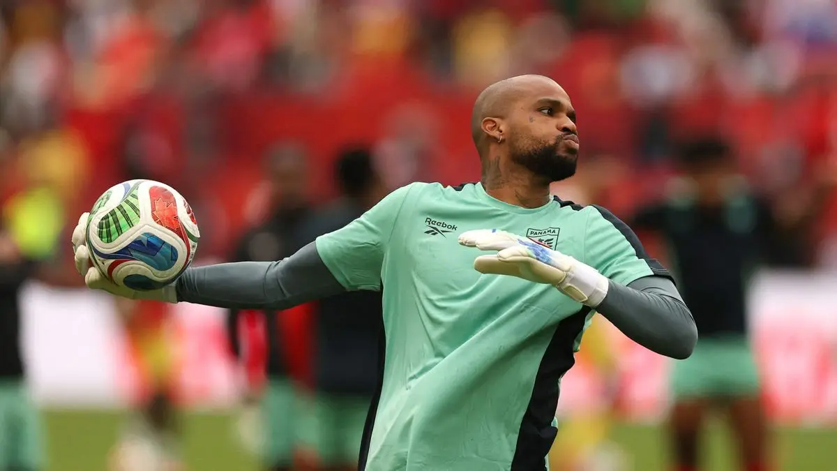 Luis Mejía regresó a Nacional tras el Mundial y Jorge Bava debe tomar una decisión: quién atajará ante Danubio, el panameño o Alexis Arias, nuevo fichaje del club