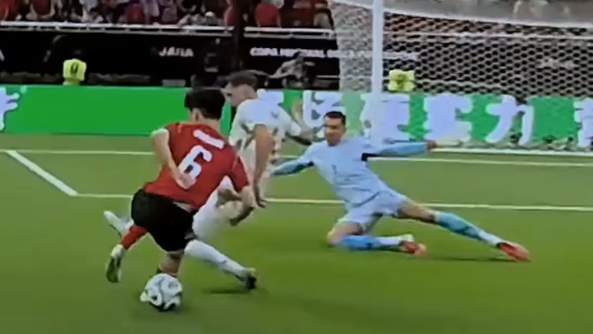 El golazo de Corea del Sur desde adentro del área: mirá cómo se vio con la cámara del árbitro la espectacular definición de Hwang In-beom