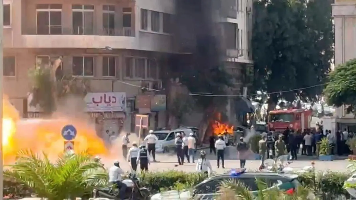 Dos explosiones frente al hotel de Macron sacuden Damasco durante la visita oficial