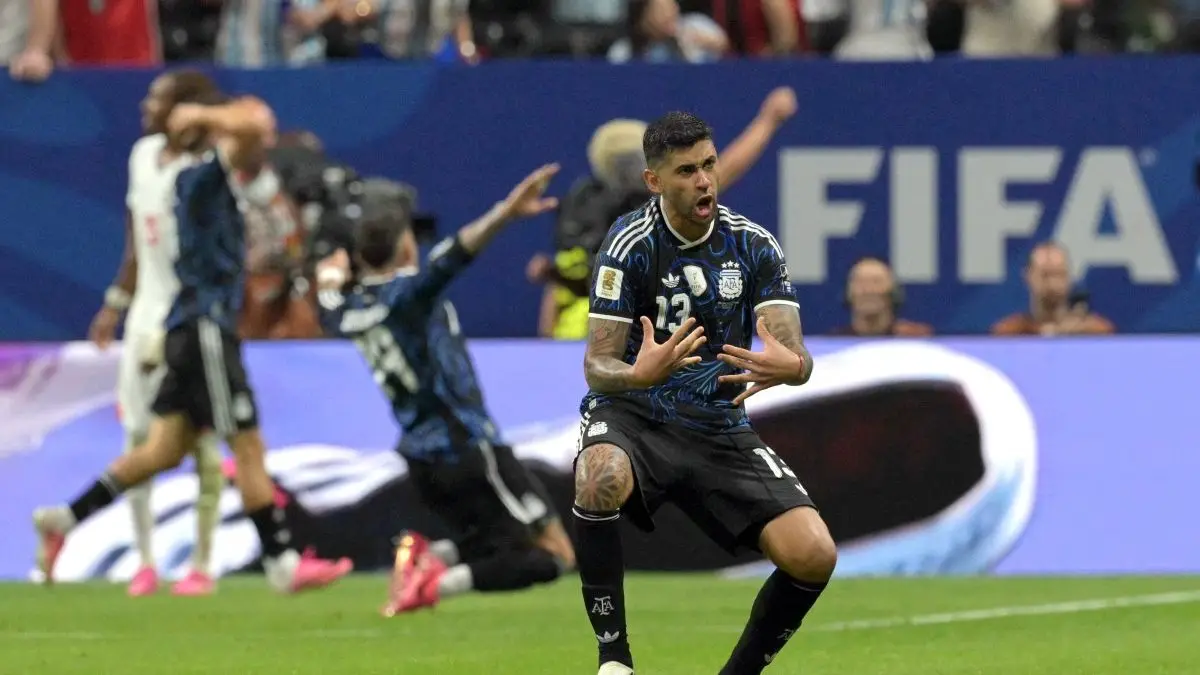 El festejo del Cuti Romero en la cara de los ingleses y el insulto a Gary Neville al que llamó “estúpido” tras la clasificación de Argentina a la final del Mundial 2026