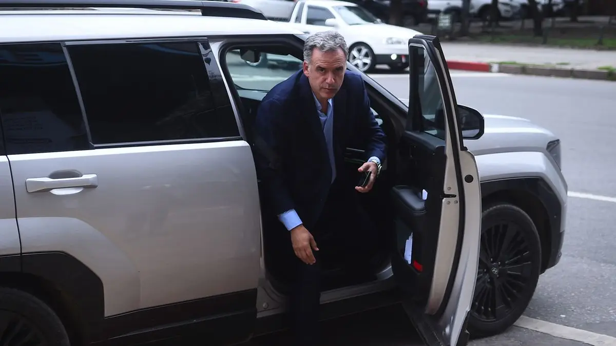 Oposición mantiene “abierto” episodio de la camioneta de Orsi, pero espera respuestas con “cautela” para cuidar la “institucionalidad”
