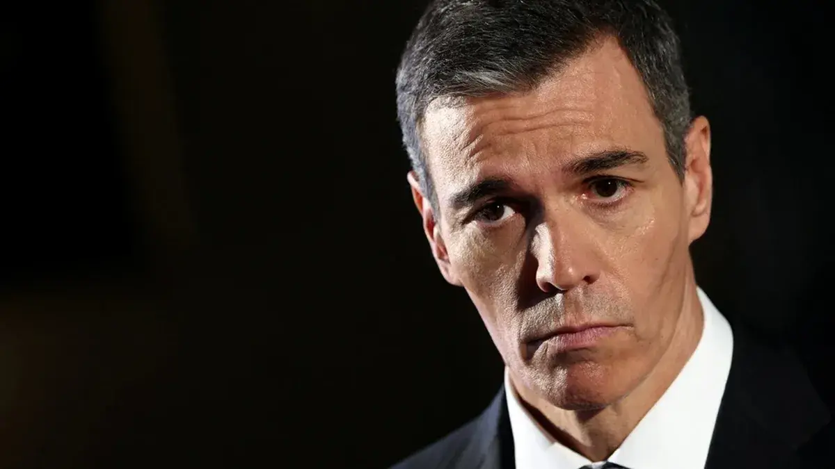 El laberinto de Pedro Sánchez: acosos judiciales y un tablero global hostil