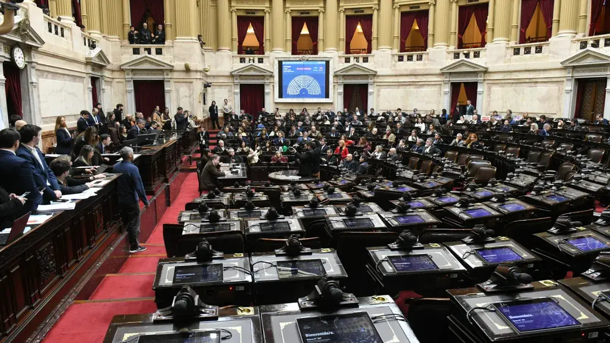 Interpelar o no interpelar: la lectura que salvó a Adorni en Diputados amenaza con replicarse en el Senado