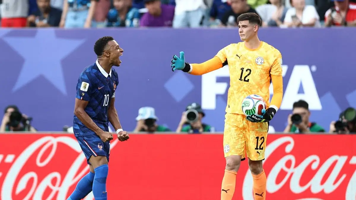 Los picantes cruces de Kylian Mbappé con jugadores paraguayos: de ignorar el saludo al arquero, a insultar a un rival