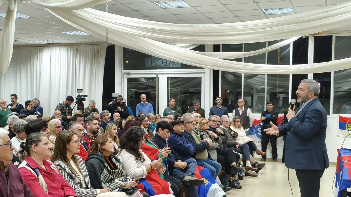 Bergara sumó el apoyo de 10 grupos del FA y llamó a “pelear en los barrios y las redes” en momentos de “aprobación históricamente baja” de Orsi y la IM