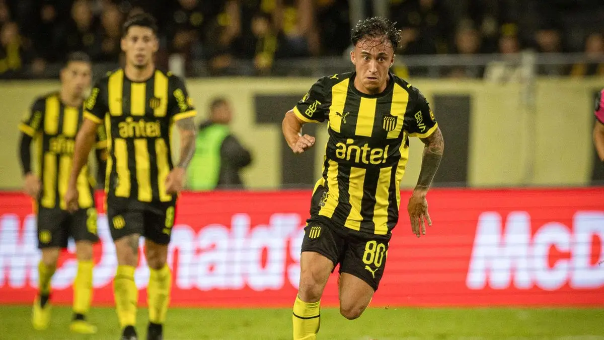 Las tres salidas que negocia Peñarol para achicarle el plantel a Diego Aguirre en el segundo semestre de 2026