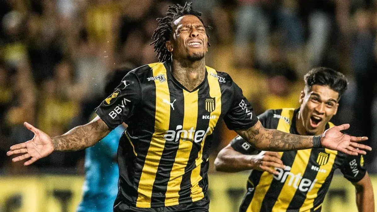 La disyuntiva de Diego Aguirre en Peñarol con el retorno de Matías Arezo y la alternativa de una fórmula que probó una vez y no le funcionó