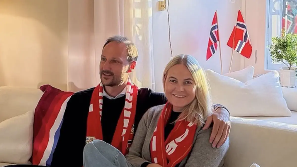 La princesa Mette-Marit de Noruega reaparece tras su trasplante de pulmón celebrando el triunfo a Brasil