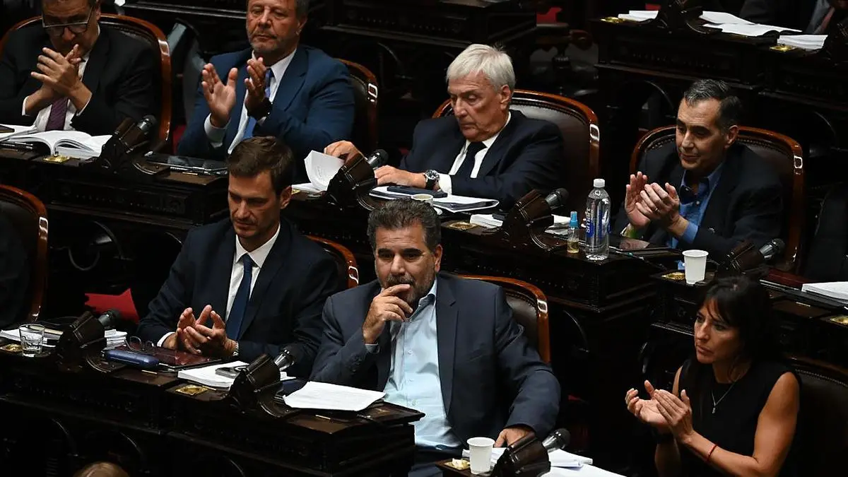 El futuro de Adorni depende de los aliados: el peronismo apura una postura del PRO y la UCR