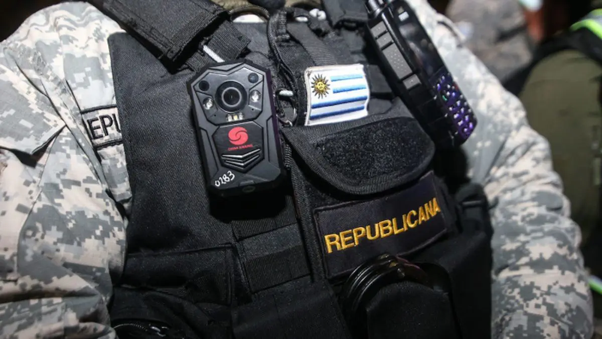 “No se pueden manipular”: cómo funcionan las cámaras corporales que grabaron el operativo en el Borro y por qué son claves en la investigación