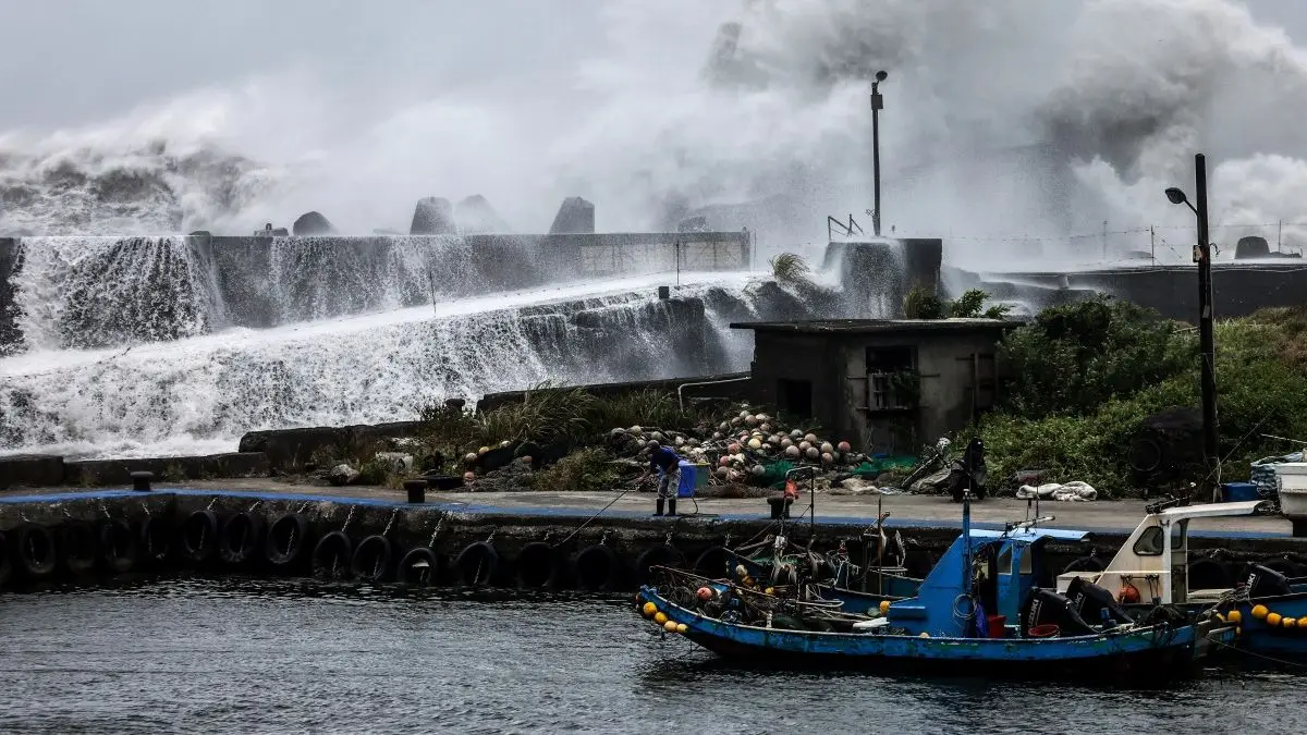 Dos millones de evacuados en China a la espera del tifón Bavi
