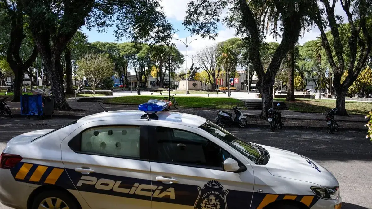 Preso se fugó de la cárcel en Colonia y se atrincheró con una adolescente: dijo que era su hija y pedía celebrarle los 15