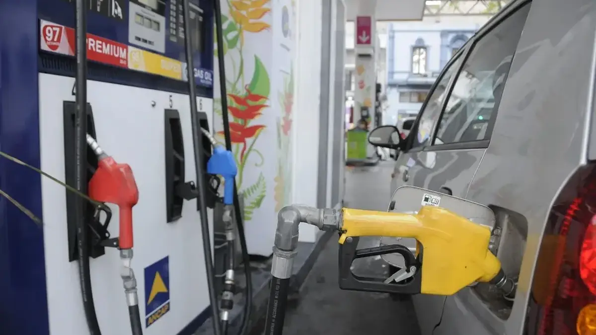 Gobierno definió precios de los combustibles para julio: baja la nafta, el gasoil y el supergás