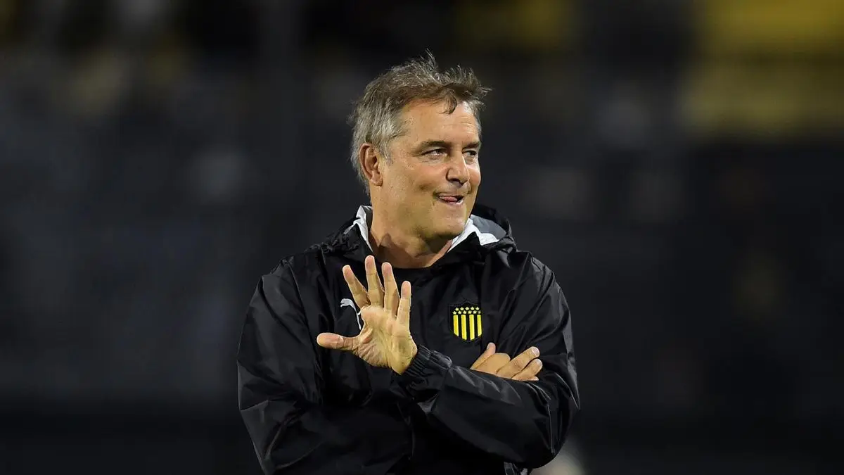 El regreso de un viejo deseo de Diego Aguirre: Peñarol reactivó las negociaciones por un jugador que se acerca