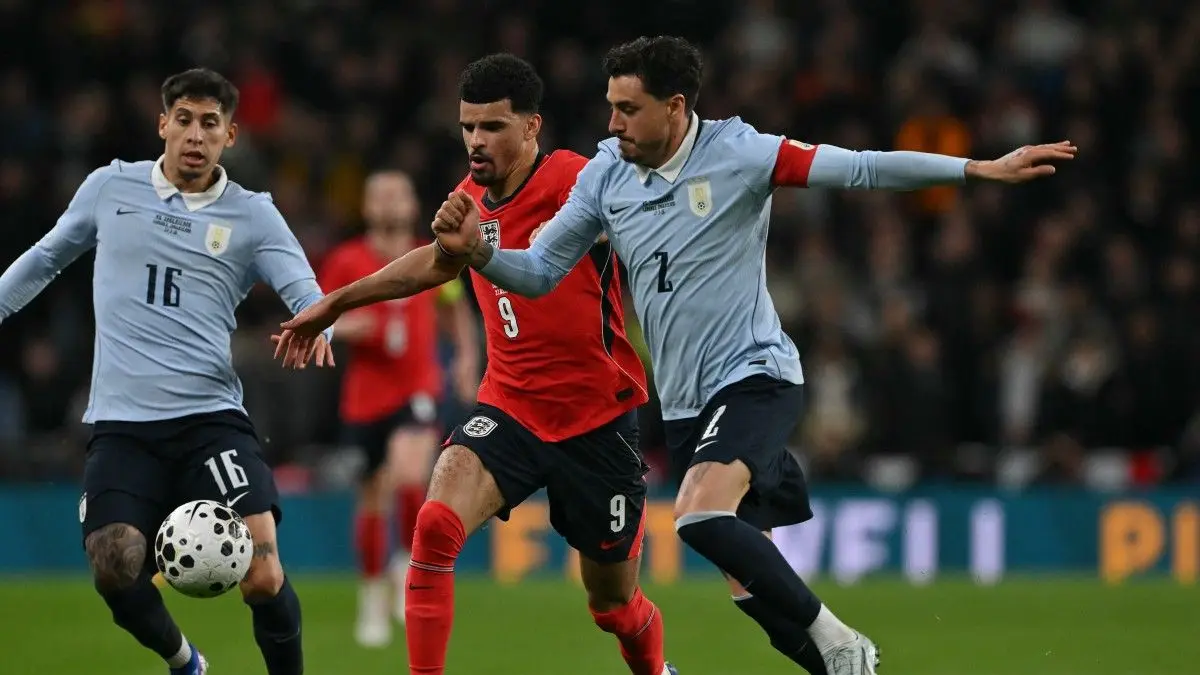 José María Giménez, el nombre del momento en la selección uruguaya, que llegó con lo justo al Mundial y que puede ser la repuesta al gesto que hizo Diego Godín en la tribuna