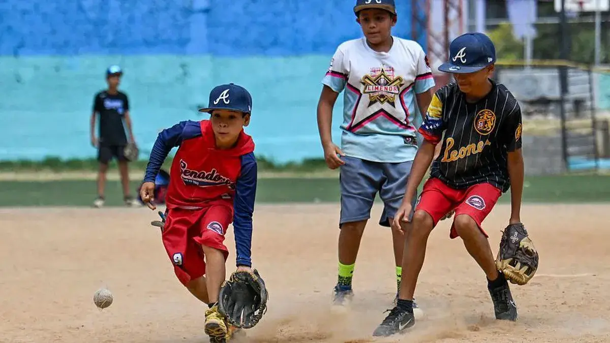 “Tenemos muchos niños fallecidos. Estamos muertos por dentro”: la tragedia que dejan los terremotos en la escuela de béisbol Criollitos de Venezuela