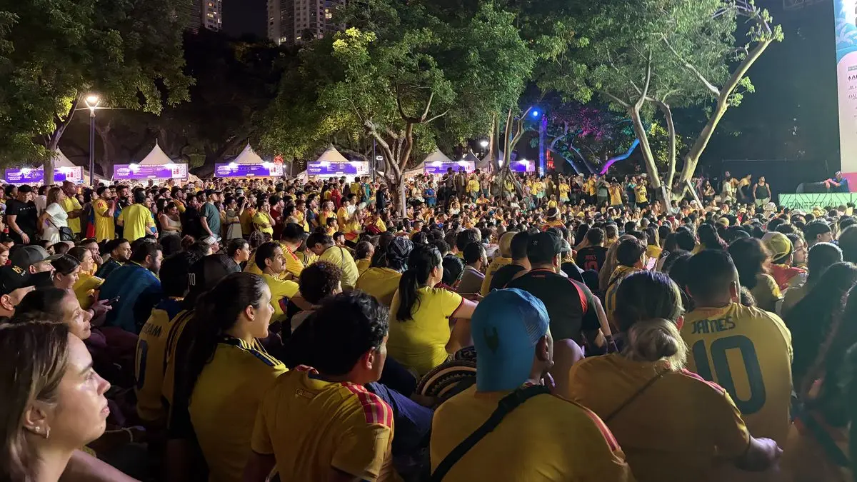 Así se vivió la victoria de Colombia en la Fan Fest del Mundial 2026 de Miami: una marea de gente colombiana, lluvia de vasos y alcohol y un final lleno de respeto