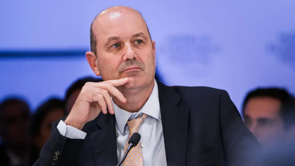 Sturzenegger defiende la apuesta del Gobierno por la inteligencia artificial y anticipa la primera ruta con conducción autónoma del país