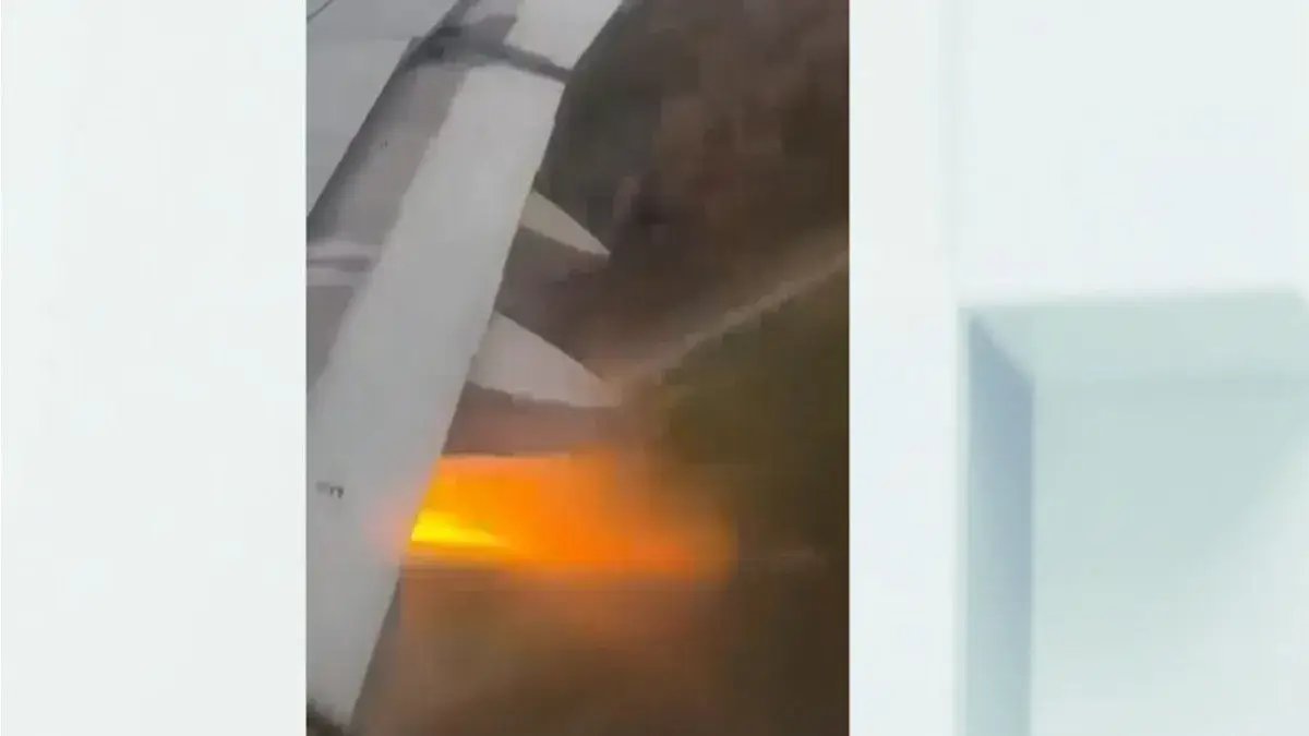 Avión de pasajeros que despegó de Carrasco rumbo a Lima tuvo que volver y hacer un aterrizaje de emergencia tras falla en un motor