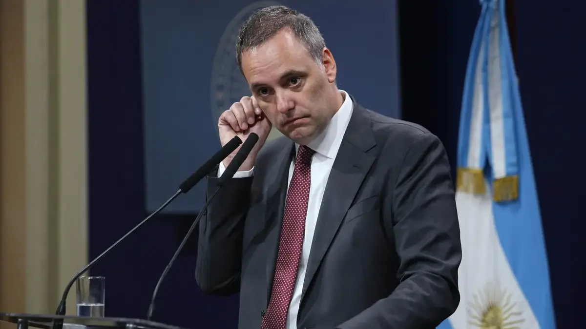 “Me han tratado de delincuente y corrupto sin un solo hecho”, dijo Adorni en su carta de renuncia