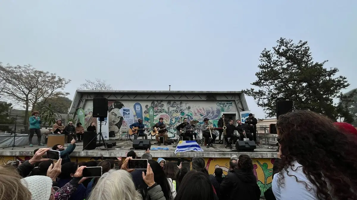 Volvé a tu casa cuando quieras: el día en que No Te Va Gustar regresó a la plaza del barrio donde todo comenzó y tocó para los vecinos