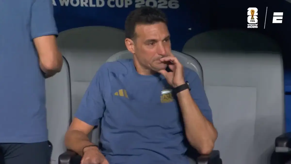 Mundial 2026: la emoción de Lionel Scaloni al reemplazar a Messi y el tierno abrazo en el banco; mirá el video