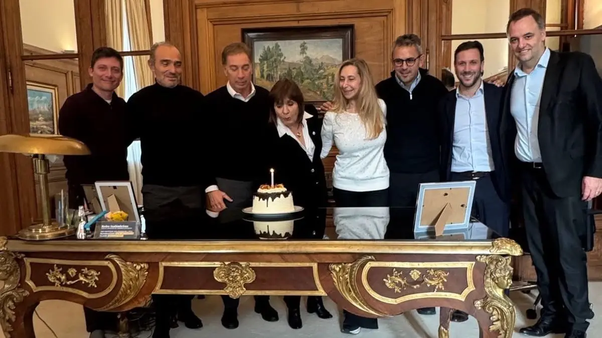 Manuel Adorni no logró convencer al Gabinete con su explicación y crece la tensión en La Libertad Avanza