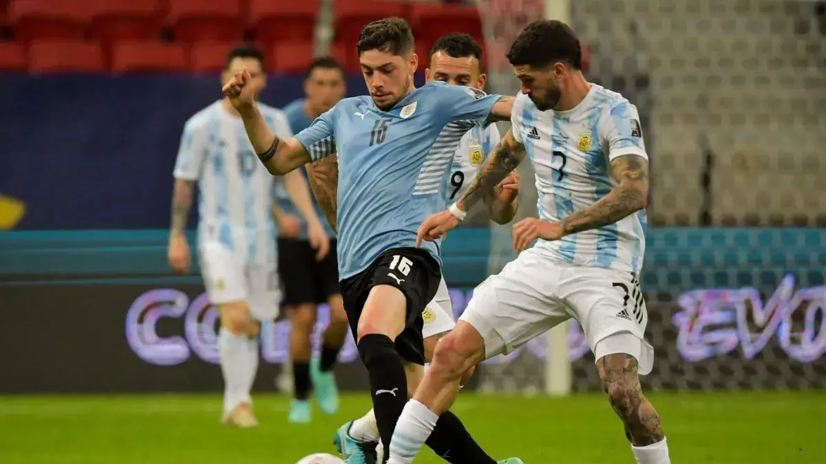 Polémica por un streamer argentino sobre Valverde: “El Pajarito ‘bien verde’, no le va a alcanzar ni la vida, ni la del hijo, ni la del nieto, para poder siquiera atarle los cordones a De Paul”; mirá el video