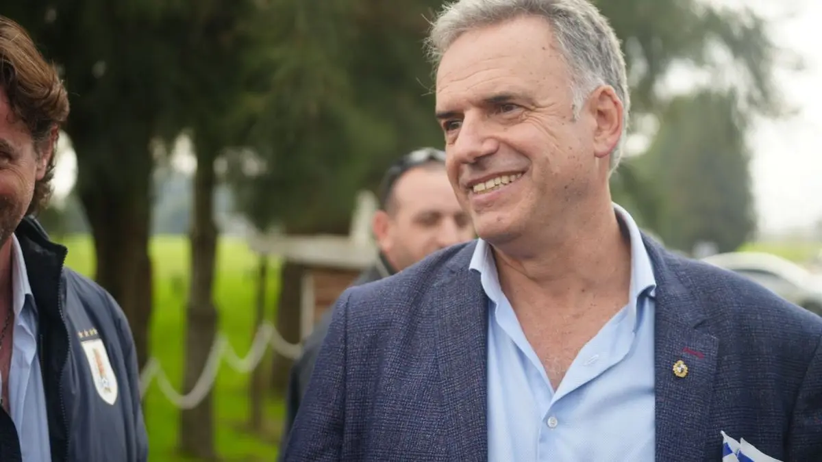 Orsi inauguró luces en cancha infantil de Lavalleja, pero evitó hablar sobre seguridad y apoyo de senadores del FA tras polémica por su camioneta