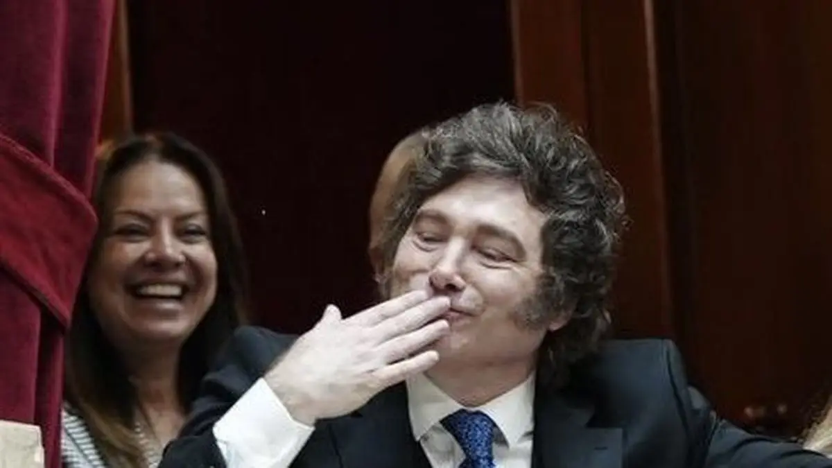 ¿El mercado empieza a creer? Cierra un mes inolvidable en lo financiero para Javier Milei