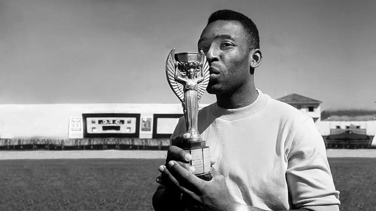 La historia oculta del “Santo Grial” del fútbol: los campeones solo acarician la Copa pero se llevan U$S 50 millones