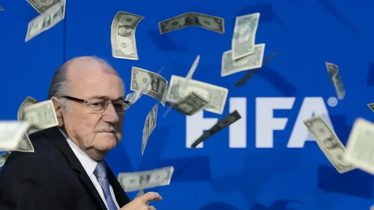“Las tarjetas rojas no se anulan por llamadas telefónicas”: hasta al polémico Joseph Blatter lo sorprendió que la FIFA suspendiera la sanción a EEUU tras la “intervención” de Trump