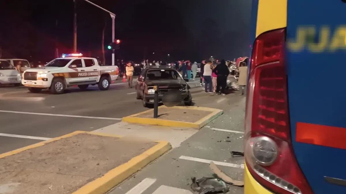 Tragedia en Canelones: tres jóvenes murieron tras un choque entre dos autos y un ómnibus en Ruta 6