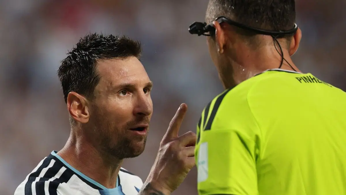 Las acusaciones del diario The New York Times en pleno Mundial 2026, utilizando el término “VARgentina”